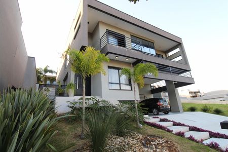 Casa de condomínio para alugar com 376m², 5 quartos e 4 vagasFachada