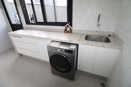 Casa de condomínio para alugar com 376m², 5 quartos e 4 vagasÁrea de Serviço