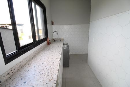 Casa de condomínio para alugar com 376m², 5 quartos e 4 vagasÁrea de Serviço