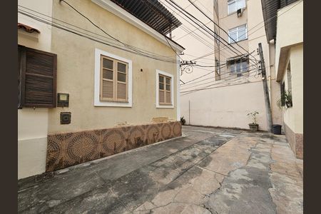 Casa de condomínio à venda com 61m², 2 quartos e 1 vagaFachada