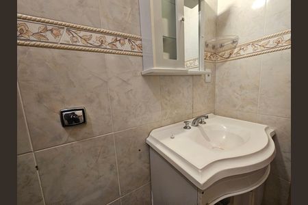 Casa de condomínio à venda com 61m², 2 quartos e 1 vagaBanheiro 
