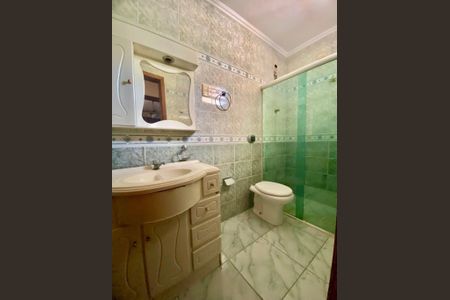 Banheiro de apartamento à venda com 2 quartos, 55m² em Passo d’Areia, Porto Alegre