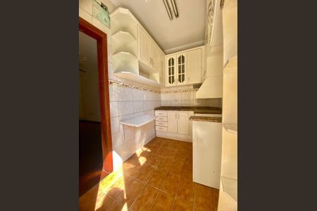 Cozinha de apartamento à venda com 2 quartos, 55m² em Passo d’Areia, Porto Alegre