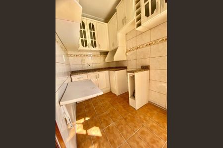 Cozinha de apartamento à venda com 2 quartos, 55m² em Passo d’Areia, Porto Alegre