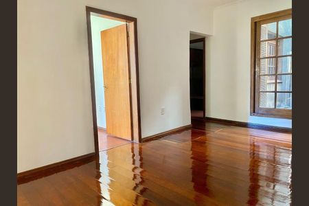 Sala de apartamento à venda com 2 quartos, 55m² em Passo d’Areia, Porto Alegre