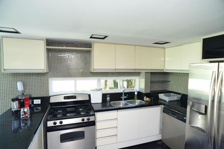Cozinha de casa de condomínio para alugar com 3 quartos, 800m² em Barra da Tijuca, Rio de Janeiro