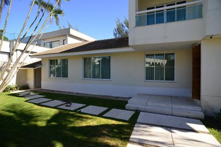 Área Externa - Frente de casa de condomínio para alugar com 3 quartos, 800m² em Barra da Tijuca, Rio de Janeiro