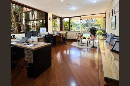 Casa à venda com 2281m², 6 quartos e 6 vagas Casa à venda com 2281m², 6 quartos e 6 vagasFoto 02
