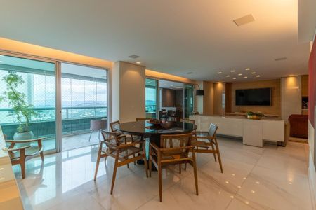 Foto 04 de apartamento à venda com 4 quartos, 259m² em Jardim da Torre, Nova Lima