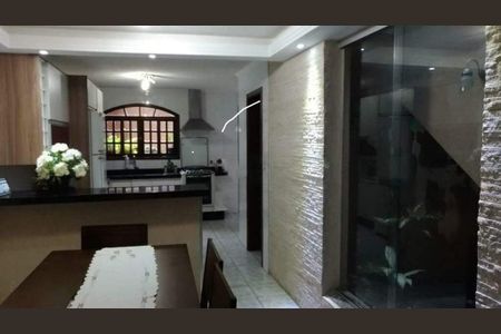 Casa à venda com 198m², 3 quartos e 4 vagas