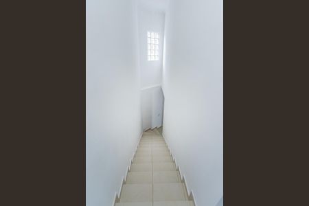 Casa à venda com 91m², 3 quartos e 2 vagas Casa à venda com 91m², 3 quartos e 2 vagasEscada