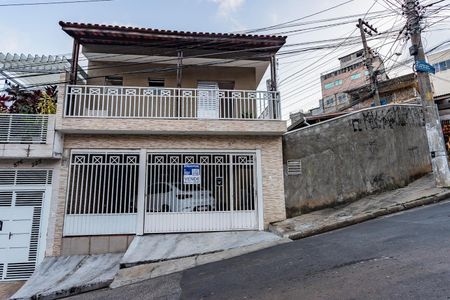 Casa à venda com 91m², 3 quartos e 2 vagas Casa à venda com 91m², 3 quartos e 2 vagasFachada