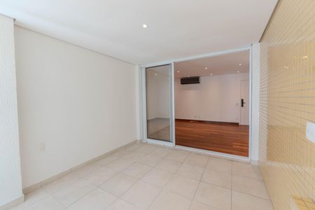Apartamento à venda com 76m², 2 quartos e 2 vagas Apartamento à venda com 76m², 2 quartos e 2 vagasSacada