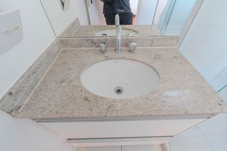 Apartamento à venda com 76m², 2 quartos e 2 vagas Apartamento à venda com 76m², 2 quartos e 2 vagasBanheiro da Suíte 1