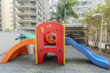 Apartamento à venda com 76m², 2 quartos e 2 vagas Apartamento à venda com 76m², 2 quartos e 2 vagasÁrea comum - Playground