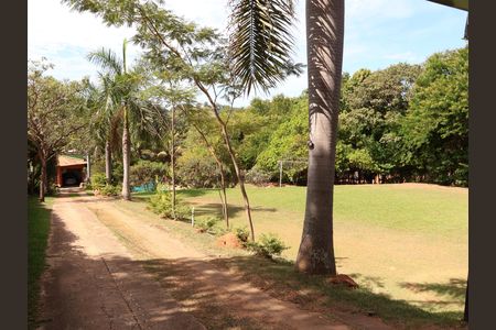 Casa de condomínio à venda com 300m², 3 quartos e 4 vagasEntrada