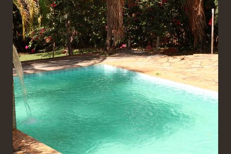 Casa de condomínio à venda com 300m², 3 quartos e 4 vagasPiscina