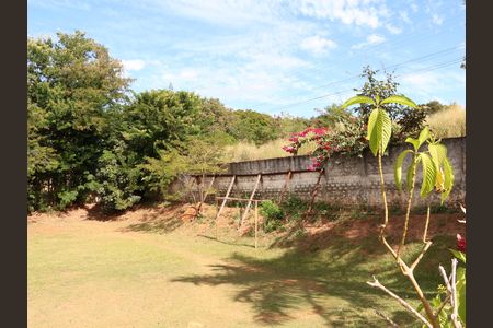 Casa de condomínio à venda com 300m², 3 quartos e 4 vagasVista