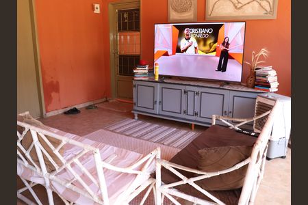 Sala de TV de casa de condomínio à venda com 3 quartos, 300m² em Sitios de Recreio Ipe, Goiânia