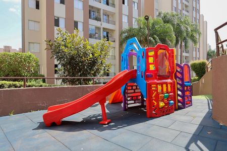 Apartamento para alugar com 46m², 2 quartos e 1 vaga Apartamento para alugar com 46m², 2 quartos e 1 vagaÁrea comum - Playground
