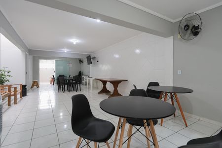 Apartamento para alugar com 46m², 2 quartos e 1 vaga Apartamento para alugar com 46m², 2 quartos e 1 vagaÁrea comum - Salão de festas