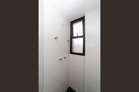 Apartamento à venda com 77m², 2 quartos e 2 vagas Apartamento à venda com 77m², 2 quartos e 2 vagasBanheiro da Suíte 1