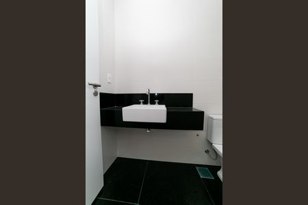Apartamento à venda com 77m², 2 quartos e 2 vagas Apartamento à venda com 77m², 2 quartos e 2 vagasBanheiro da Suíte 1