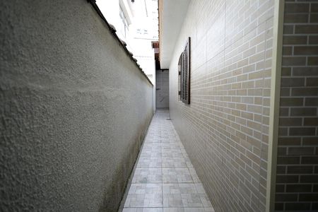 Casa à venda com 100m², 2 quartos e 2 vagasCorredor