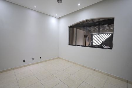Casa à venda com 100m², 2 quartos e 2 vagasSala