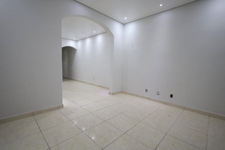 Casa à venda com 100m², 2 quartos e 2 vagasSala