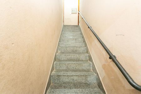 Apartamento à venda com 54m², 2 quartos e 1 vagaEscada / Entrada 