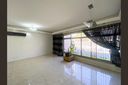 Sala de casa à venda com 3 quartos, 400m² em Vila Medeiros, São Paulo