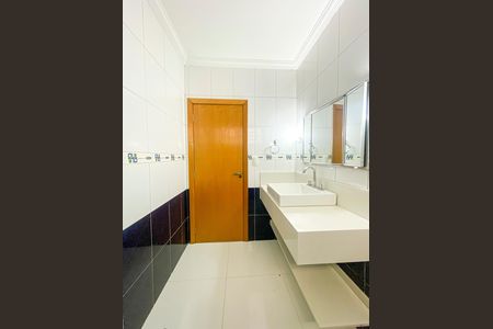 Casa à venda com 400m², 3 quartos e 8 vagasBanheiro da Suíte