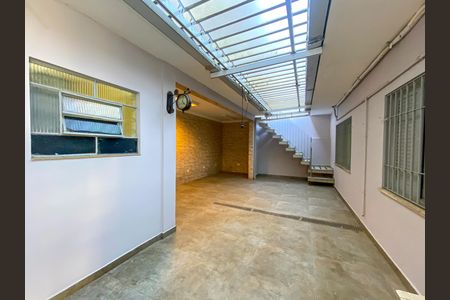 Casa à venda com 400m², 3 quartos e 8 vagasQuintal