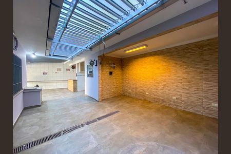 Casa à venda com 400m², 3 quartos e 8 vagasQuintal