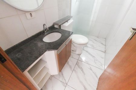 Banheiro de apartamento à venda com 2 quartos, 43m² em Chácara Três Meninas, São Paulo