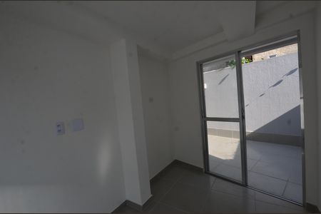 Sala de apartamento para alugar com 2 quartos, 45m² em Bento Ribeiro, Rio de Janeiro