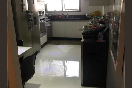 Apartamento à venda com 220m², 4 quartos e 4 vagas