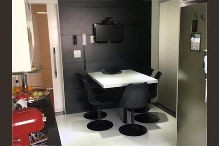 Apartamento à venda com 220m², 4 quartos e 4 vagas