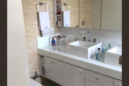 Apartamento à venda com 220m², 4 quartos e 4 vagas