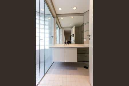 Apartamento para alugar com 130m², 1 quarto e 2 vagas Apartamento para alugar com 130m², 1 quarto e 2 vagasBanheiro da Suíte