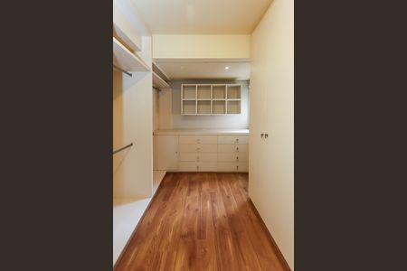 Apartamento para alugar com 130m², 1 quarto e 2 vagas Apartamento para alugar com 130m², 1 quarto e 2 vagasCloset da suíte