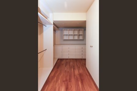 Apartamento para alugar com 130m², 1 quarto e 2 vagas Apartamento para alugar com 130m², 1 quarto e 2 vagasCloset da suíte