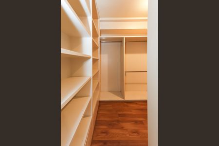 Apartamento para alugar com 130m², 1 quarto e 2 vagas Apartamento para alugar com 130m², 1 quarto e 2 vagasCloset da suíte