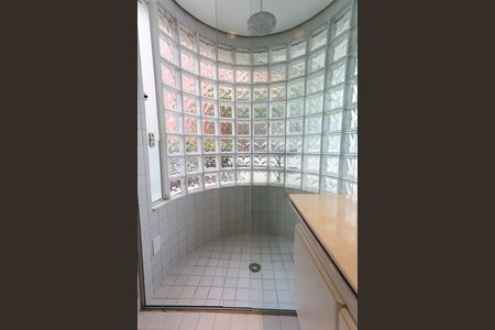 Apartamento para alugar com 130m², 1 quarto e 2 vagas Apartamento para alugar com 130m², 1 quarto e 2 vagasBanheiro da Suíte