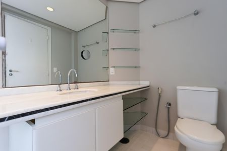 Apartamento para alugar com 130m², 1 quarto e 2 vagas Apartamento para alugar com 130m², 1 quarto e 2 vagasBanheiro da Suíte