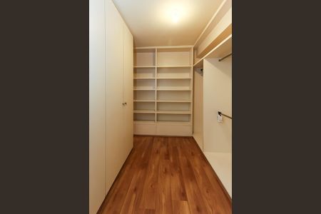 Apartamento para alugar com 130m², 1 quarto e 2 vagas Apartamento para alugar com 130m², 1 quarto e 2 vagasCloset da suíte