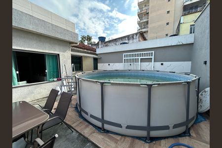 Casa de condomínio para alugar com 197m², 3 quartos e 4 vagasPiscina