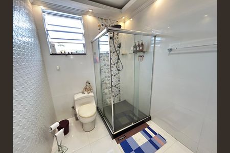 Casa de condomínio para alugar com 197m², 3 quartos e 4 vagasBanheiro