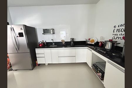 Casa de condomínio para alugar com 197m², 3 quartos e 4 vagasCozinha